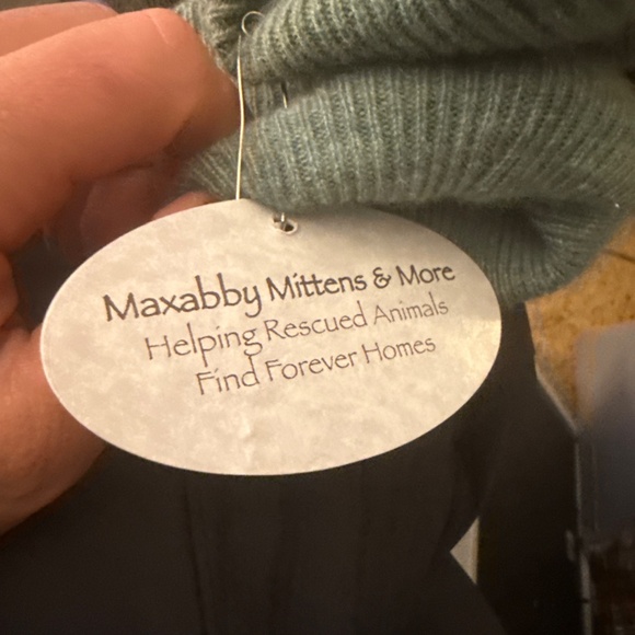 Green winter rose super warm and cuddly mittens never worn - Picture 5 of 7